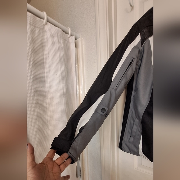 NWOT - Bilt Women’s Motorcycle  Jacket Size Lg. - Picture 9 of 15